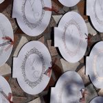 Paipai grecorromano de boda personalizado, inspirado en la Antigua Grecia y Roma. Un detalle elegante y práctico para vuestra ceremonia y celebración.