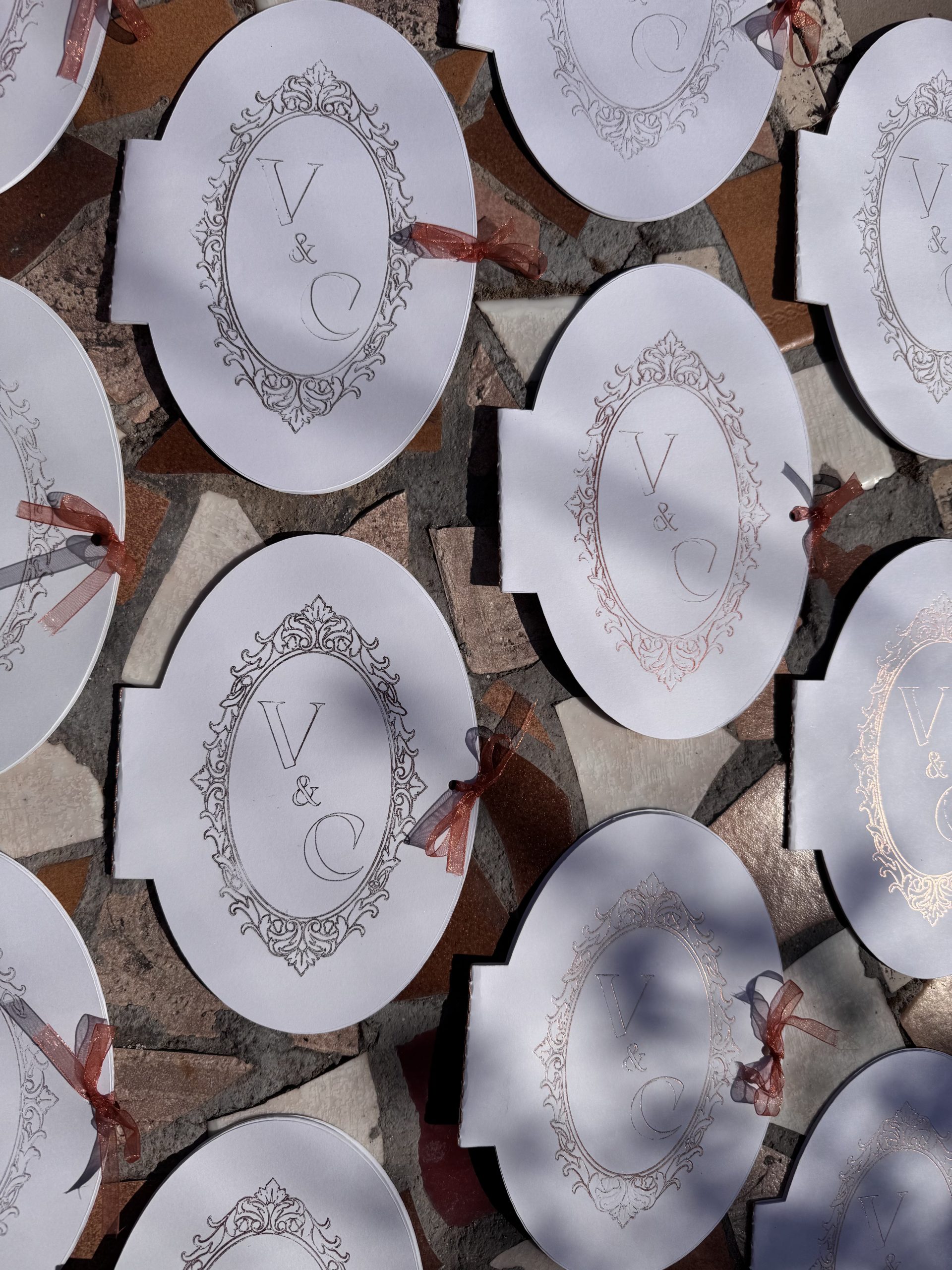 Paipai grecorromano de boda personalizado, inspirado en la Antigua Grecia y Roma. Un detalle elegante y práctico para vuestra ceremonia y celebración.